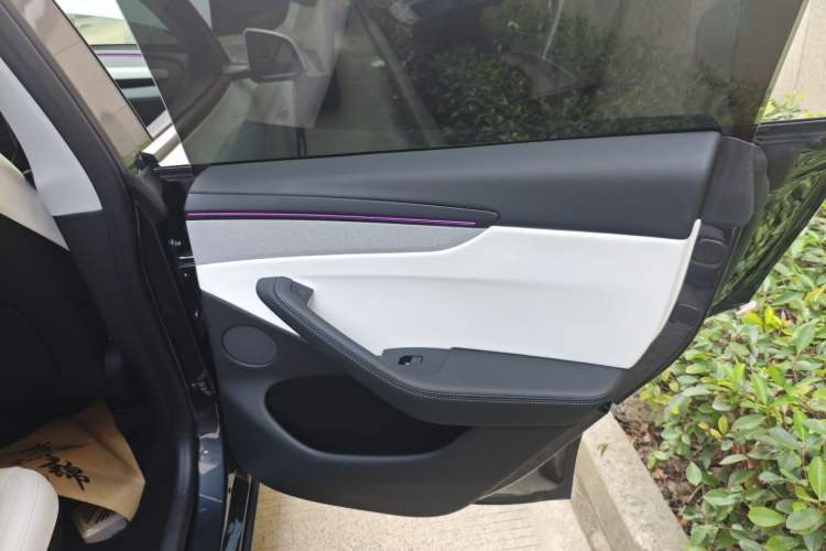 Used Tesla Model Y 2025 Rear-Wheel-Drive Version
