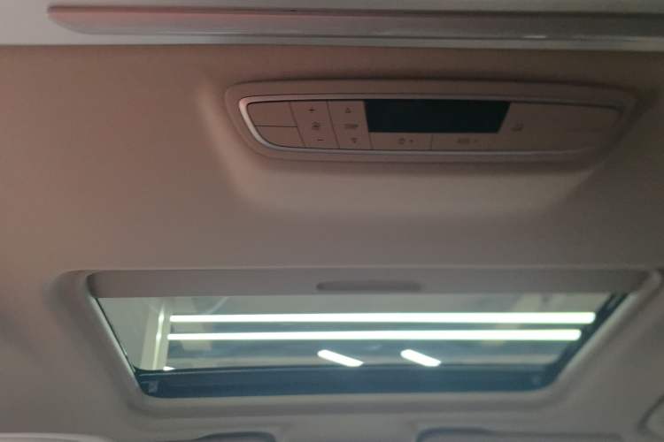 Used Buick GL8 New Energy 2025 Lushang First-Drive Edition 7-Seater
