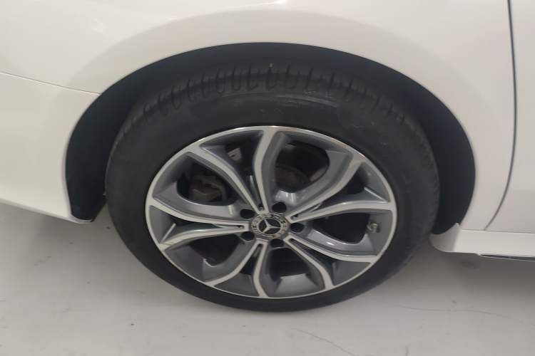 Used Mercedes-Benz E-Class 2020 E 300 L Sporty and Stylish Model
