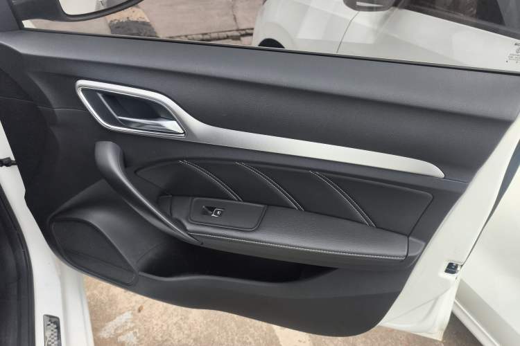 Used MG 6 2017 20T Manual Luxury Smart Connect Version China V Standard
