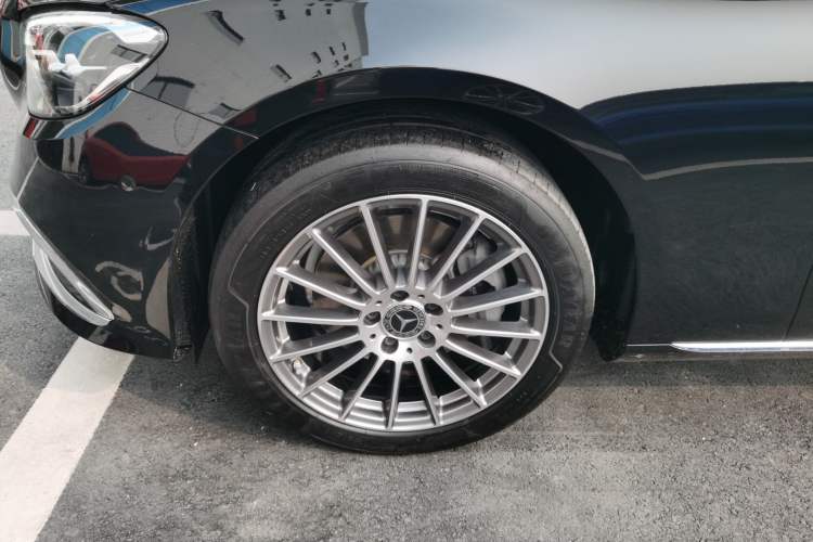 Used Mercedes-Benz E-Class 2023 Facelift E 260 L
