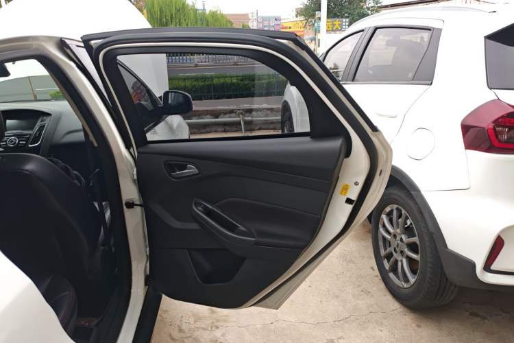 Used Ford Focus 2018 Hatchback Classic 1.6L Automatic Comfort Plus SmartDrive Edition
