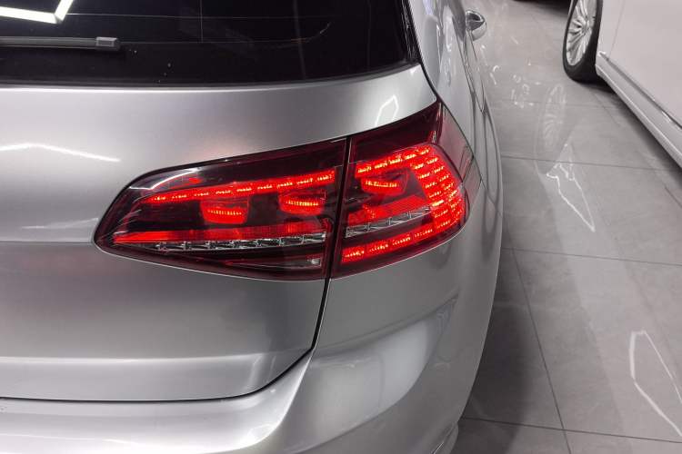 Used Volkswagen Golf 2016 1.4TSI Automatic R-Line
