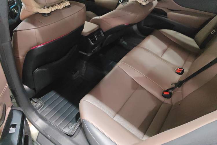 Used Lexus ES 2024 200 Premium Edition
