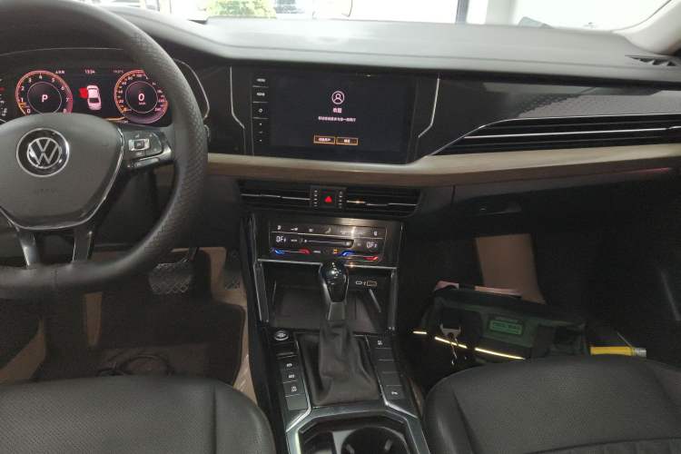 Used Volkswagen Passat 2020 330TSI Luxury Edition China VI
