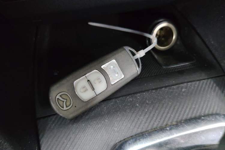 Used Mazda Mazda 3 Axela 2016 Sedan 1.5L Automatic Comfort Model
