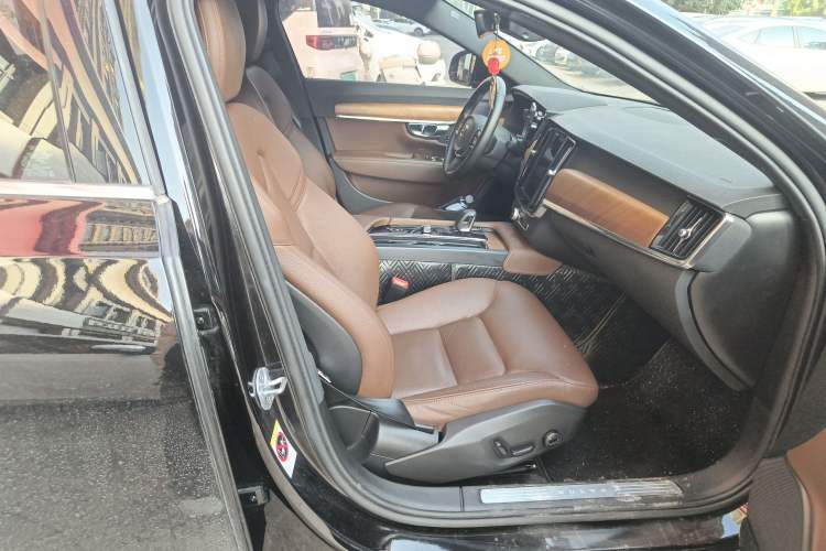 Used Volvo S90 2024 B5 Zhiyi Luxury Edition