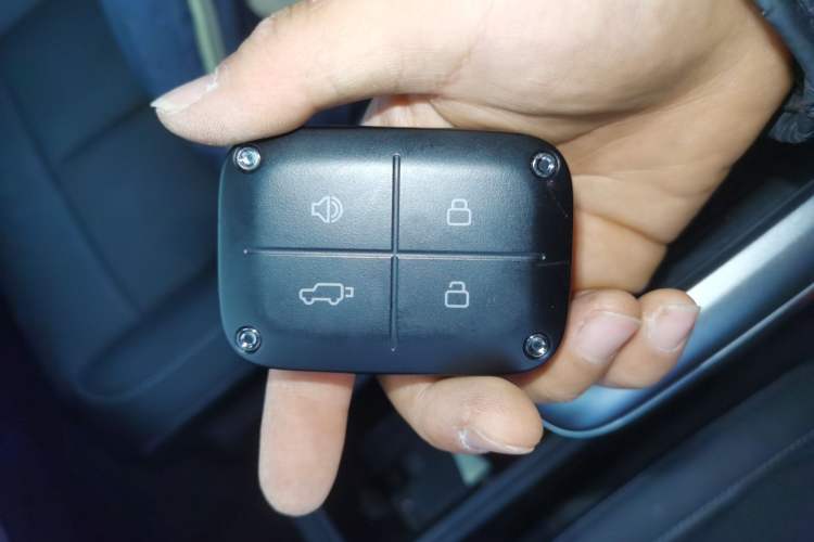 Used  V23 2025 401 Two-Wheel Drive Advanced Edition
