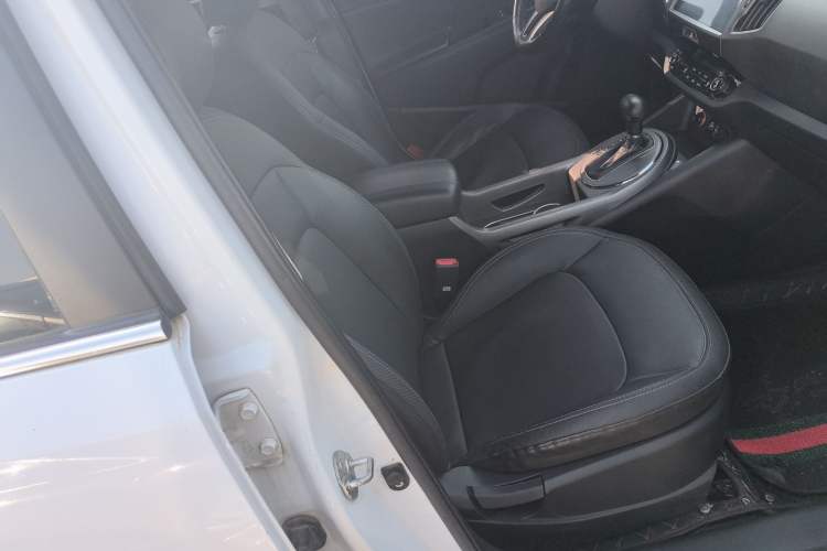 Used Kia Sportage R 2015 2.0L Automatic Two-Wheel Drive DLX Model