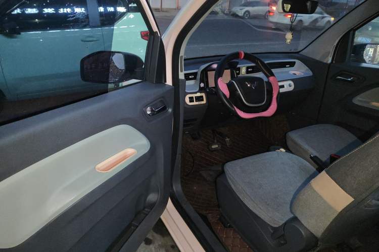 Used Wuling Hongguang MINIEV 2022 Macaron Fashion Model Lithium Iron Phosphate
