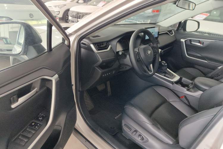 Used Toyota Wildlander 2023 2.0L CVT Four-Wheel Drive Luxury PLUS Edition
