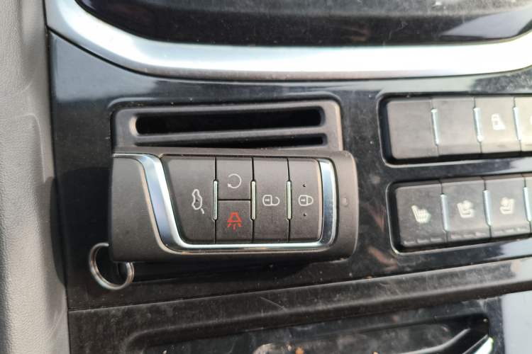 Used GAC Trumpchi GS8 2017 320T Two-Wheel Drive Luxury Smart Connectivity Version (7 Seats)
