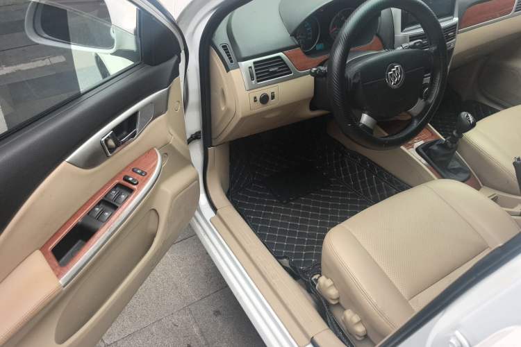 Used Buick Excelle 2013 1.5L Manual Luxury Model
