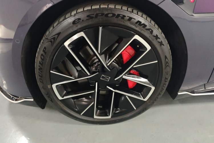 Used  12 2023 650 Three-Laser Four-Wheel Drive Performance Edition
