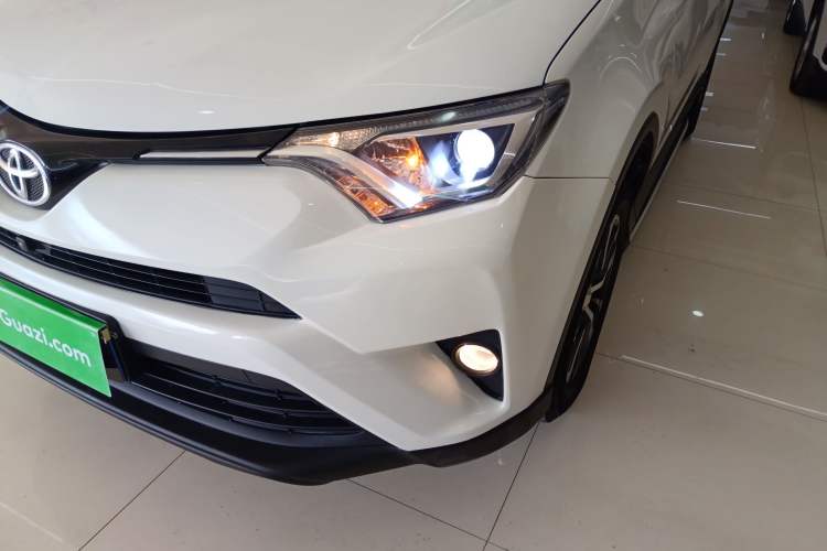 Used Toyota RAV4 2019 2.0L CVT Two-Wheel Drive Pioneer Edition China V Standard
