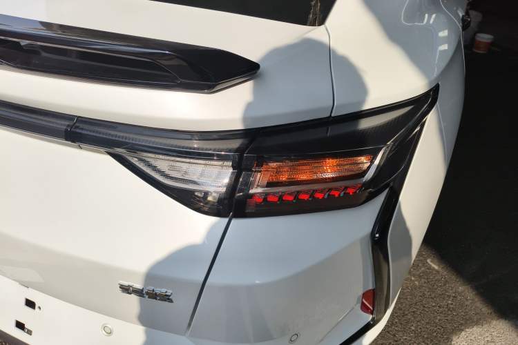 Used Dongfeng Aeolus Yixuan 2023 Mach Edition 1.5L Automatic Chasing Shadow Version