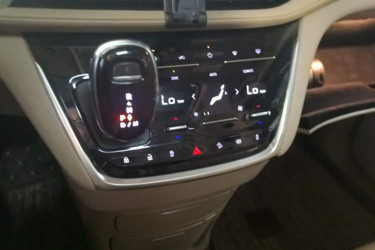 Used Buick GL8 2021 ES Landtrek 653T Luxury Model
