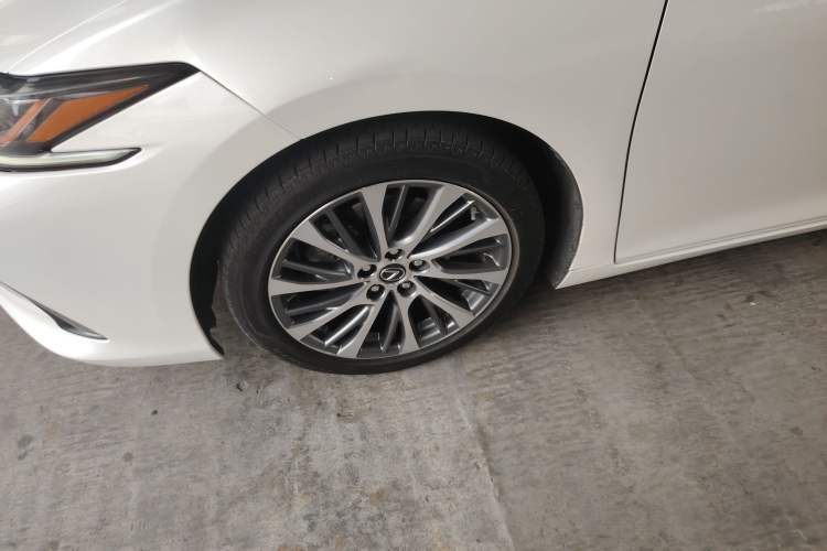 Used Lexus ES 2018 300h Premium Edition China V Standard
