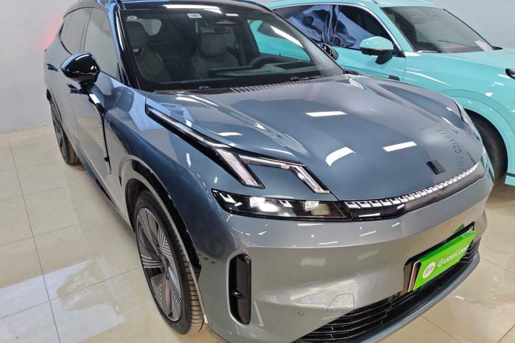 Used Lynk & Co 08 EM-P 2025 220 km All-Wheel-Drive Performance Halo
