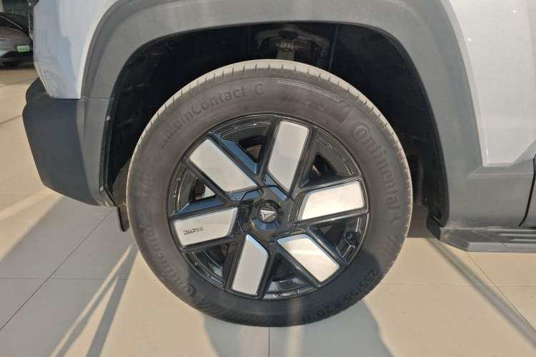 Used  G318 2024 Four-Wheel-Drive Air Suspension Model
