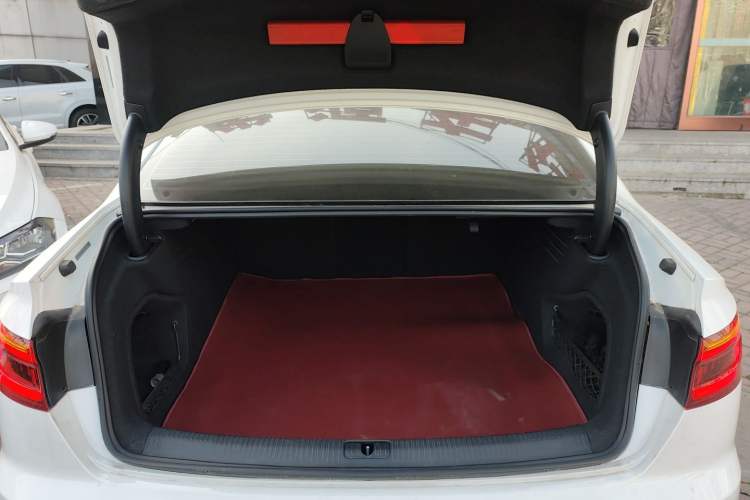 Used Audi A4L 2018 30th Anniversary Edition 40 TFSI Fashion Model
