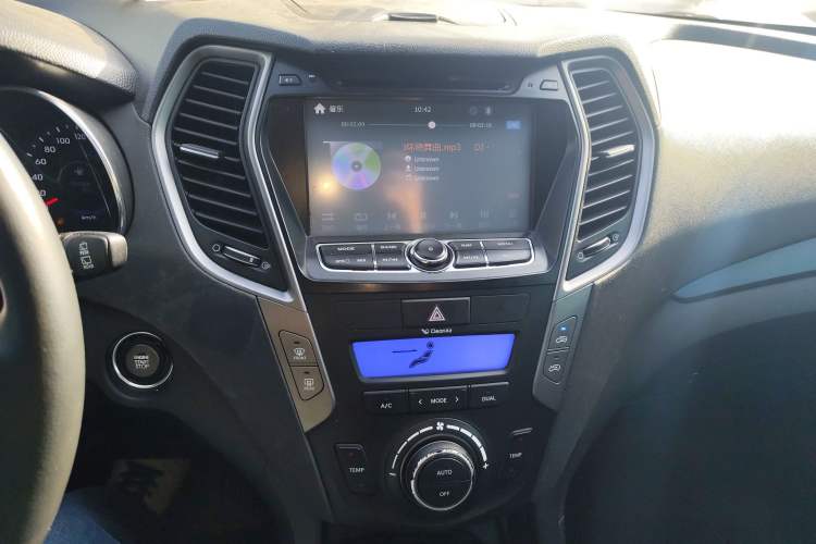 Used Hyundai Santa Fe 2013 2.4L Automatic Two-Wheel Drive Smart Version
