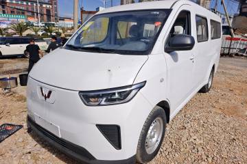Used Wuling Yangguang 2024 300KM Comfort Version Passenger Van 75kW