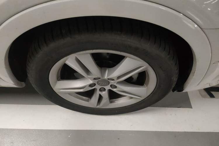 Used Audi Q3 2017 35 TFSI quattro all-wheel-drive sport model
