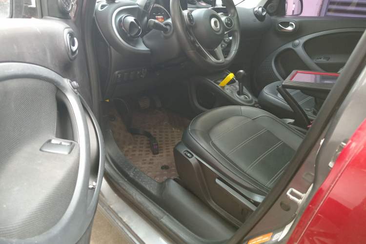 Used  forfour 2016 0.9T 66 kW Pioneer Edition