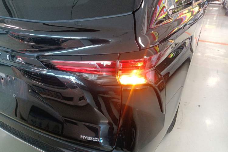 Used Toyota Granvia 2023 2.5L Hybrid Comfort Edition