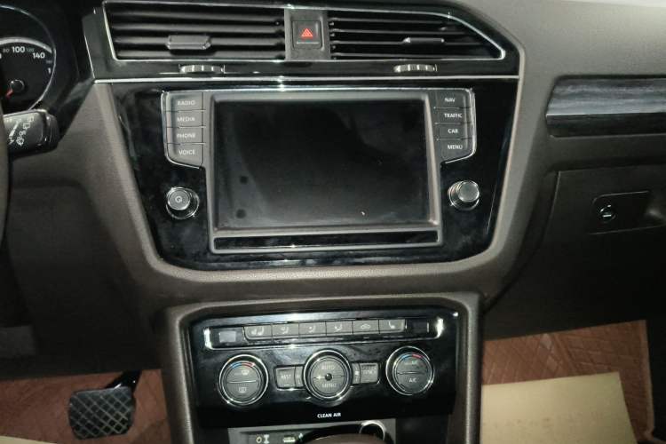 Used Volkswagen Tiguan L 2017 330TSI Automatic Two-Wheel Drive Flagship Edition
