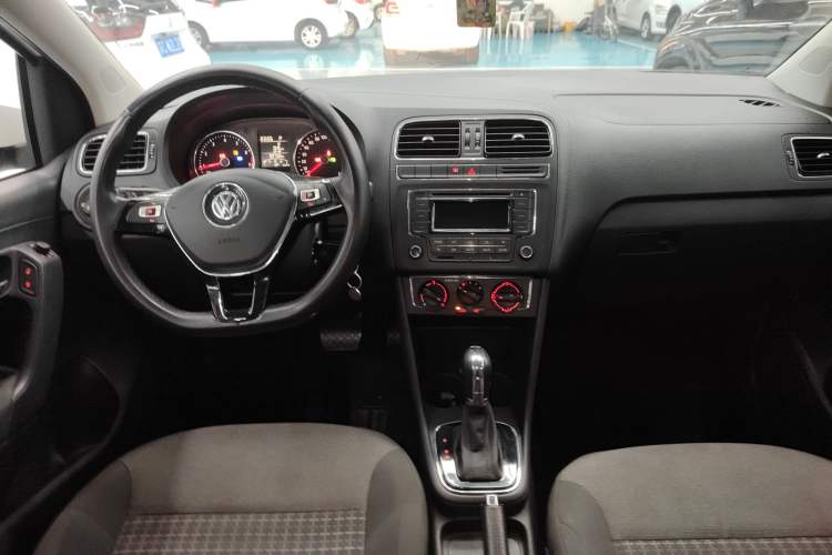 Used Volkswagen Polo 2016 1.6L Automatic Comfort Model

