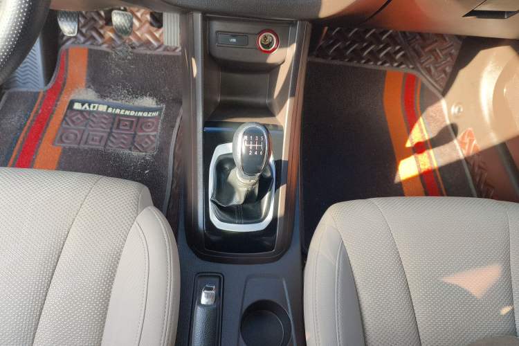 Used Baojun 310W 2017 1.5L Manual Comfort Version China VI Emission Standard