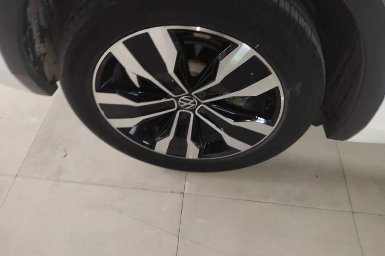 Used Volkswagen Tiguan L 2023 330TSI Automatic Two-Wheel Drive R-Line Enjoyment Edition