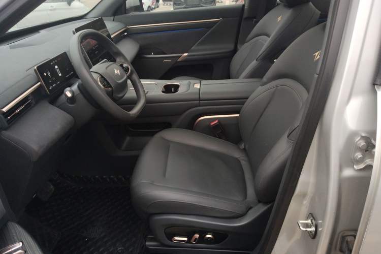 Used  eπ008 2024 210Max Range-Extended Version 6 Seats