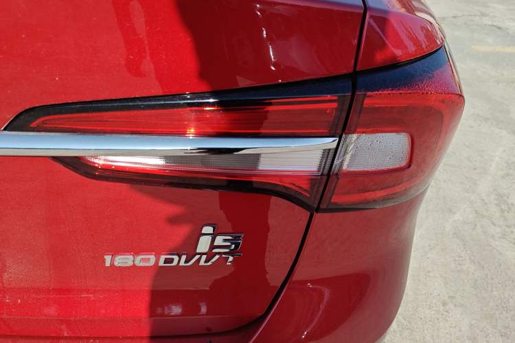 Used Roewe i5 2020 1.5L Automatic 4G Connect Luxury Flagship Edition
