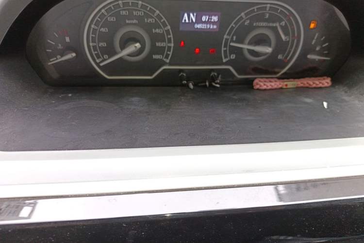 Used SAIC MAXUS Xintu V80 2023 2.0T AMT Classic Aoyuntong Short Wheelbase Mid-Roof 5/6-Seater