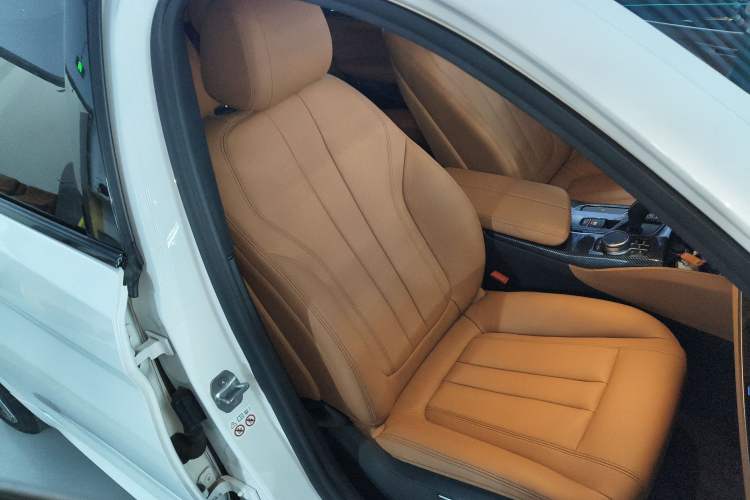 Used BMW 5 Series 2019 Facelifted 530Li Leading Edition M Sport Package
