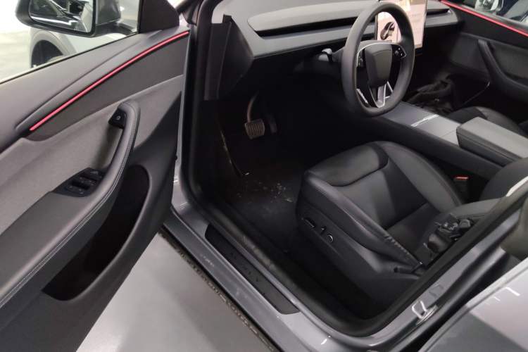 Used Tesla Model Y 2025 Rear-Wheel Drive First Edition