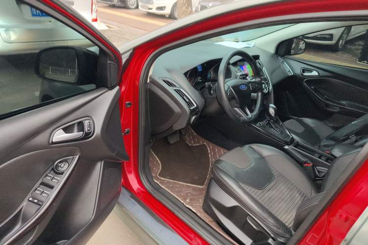 Used Ford Focus 2015 Hatchback 1.6L Automatic Fashion Edition