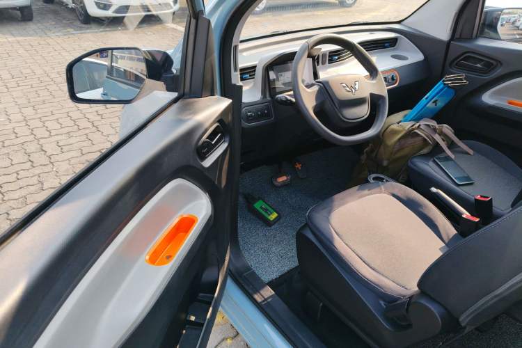 Used Wuling Hongguang MINIEV 2022 Easy Version Lithium Iron Phosphate
