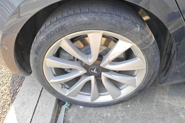 Used Tesla Model 3 2019 Long-Range All-Wheel-Drive Version