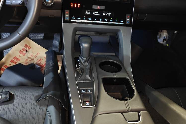 Used Toyota Avalon 2019 2.0L XLE Premium Edition China VI