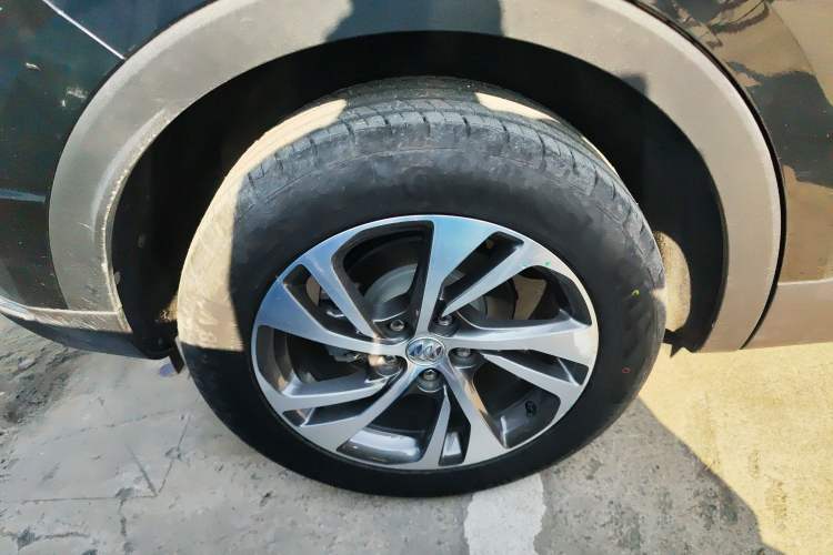 Used Buick Envision 2023 Encore S 552T Two-Wheel Drive Luxury Model
