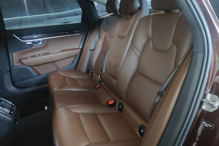 Used Volvo S90 2018 T4 Zhiyuan Edition
