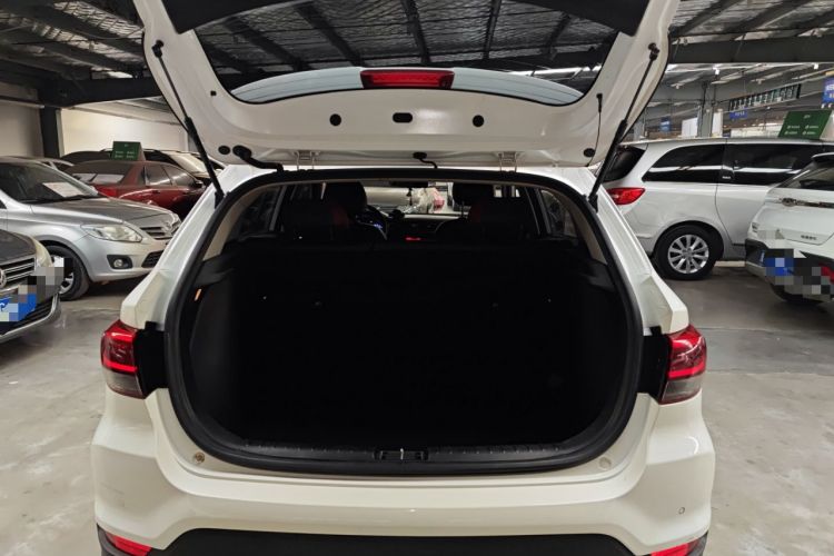 Used Kia KX Cross 2017 1.4L MT GLS
