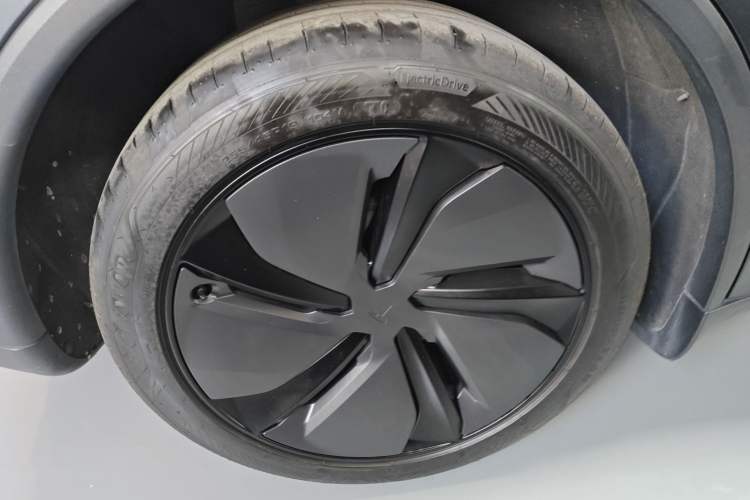 Used Tesla Model Y 2025 Rear-Wheel-Drive Version