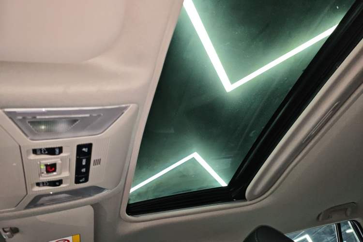 Used Toyota RAV4 2022 Dual-Engine 2.5L E-CVT Four-Wheel Drive Elite Plus Edition
