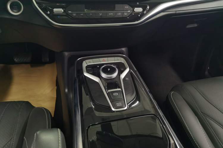 Used SAIC MAXUS G20 2021 Facelifted PLUS 2.0T Gasoline Automatic Luxury Edition
