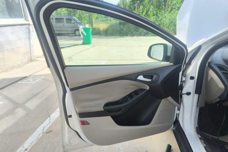 Used Ford Focus 2015 Sedan 1.6L Automatic Comfort Model
